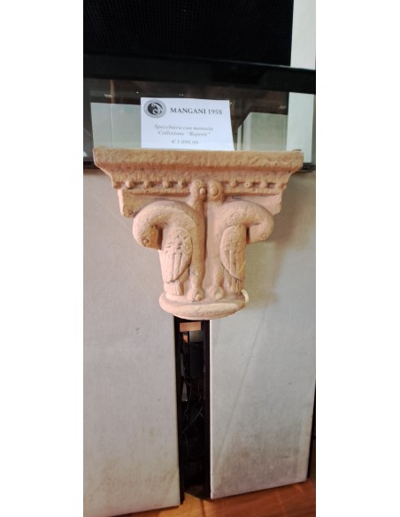 Specchiera con mensola e capitello collezione Reperti in porcellana scavo Mangani Firenze