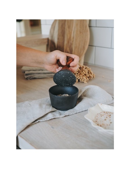 Mortaio in ghisa e acacia cm.9 Kiruna design Samuel Murley