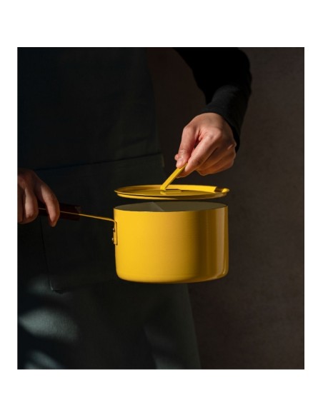 The Sausepan - casseruola antiaderente con coperchio e manico wengè design Lara Caffi Lara