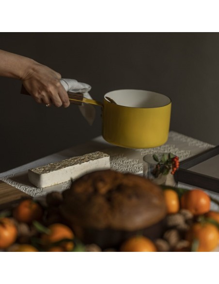 The Sausepan - casseruola antiaderente con coperchio e manico wengè design Lara Caffi Lara